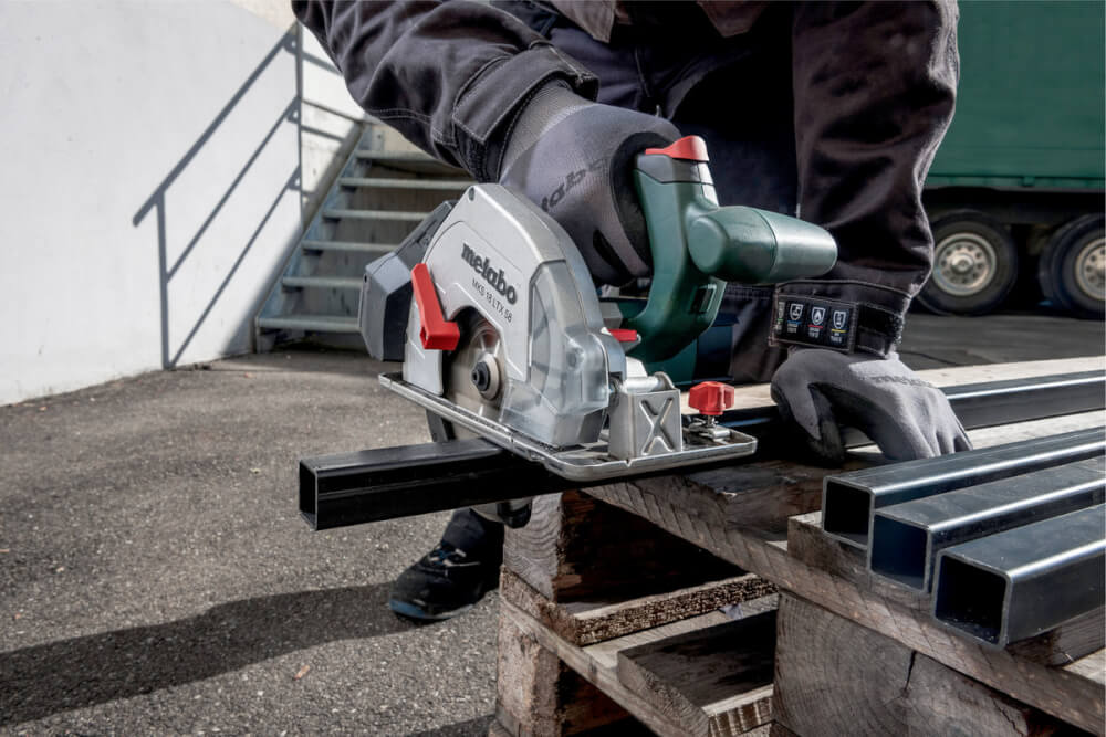 Пила по металлу дисковая акк. Metabo MKS 18 LTX 58 (600771700) 18В, 2X5.5АЧ LIHD, Кейс