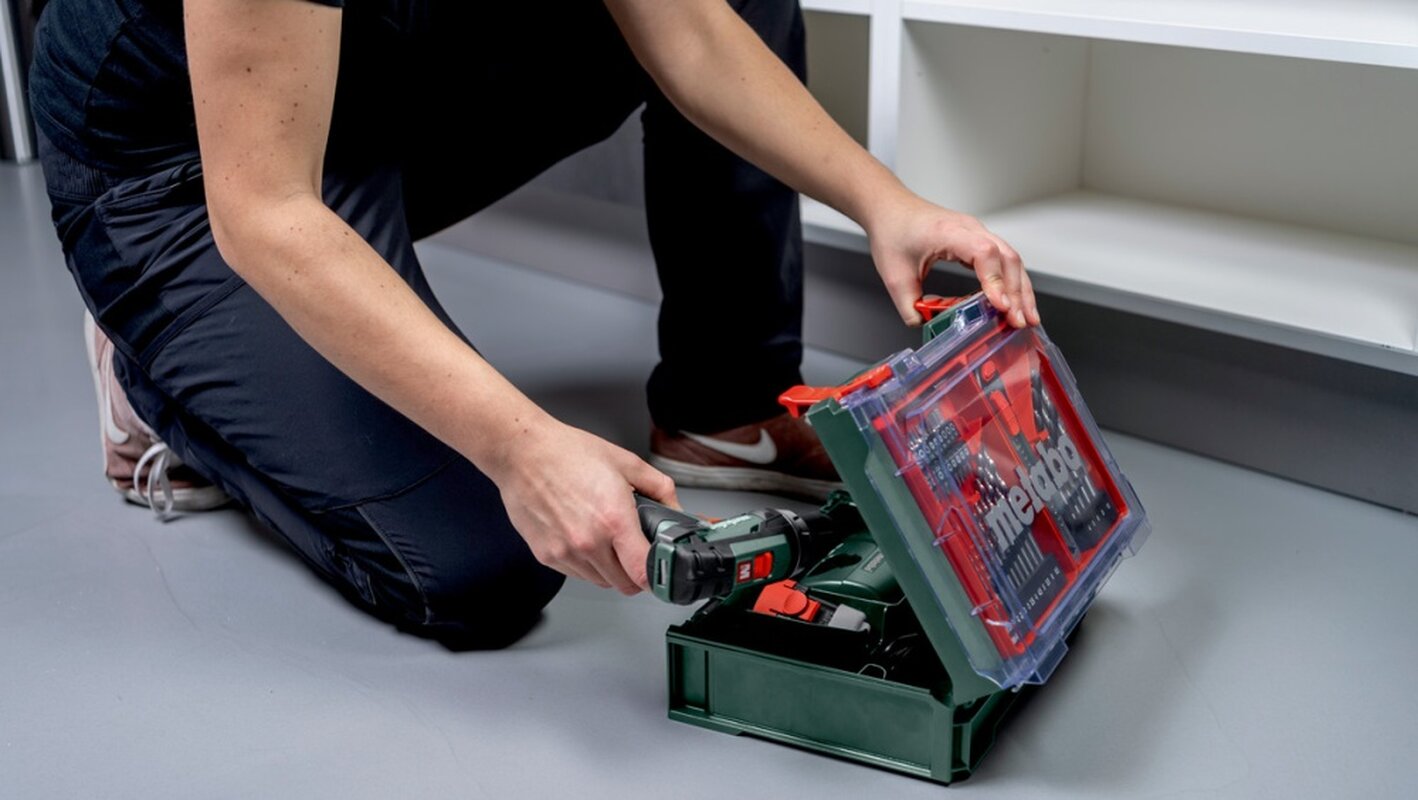 Дрель-шуруповерт Metabo POWERMAXX BS BASIC SET (600080710) [12В, 2x2,0 Ач,набор оснастки, кейс]